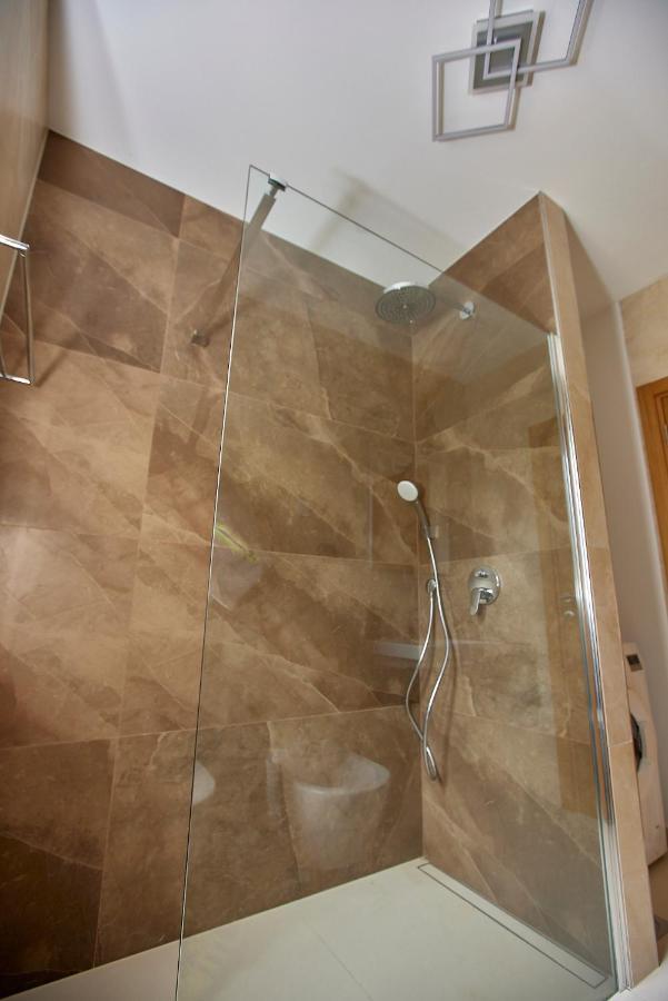 L&L Luxury Apartment 1 Donji Okrug  Extérieur photo